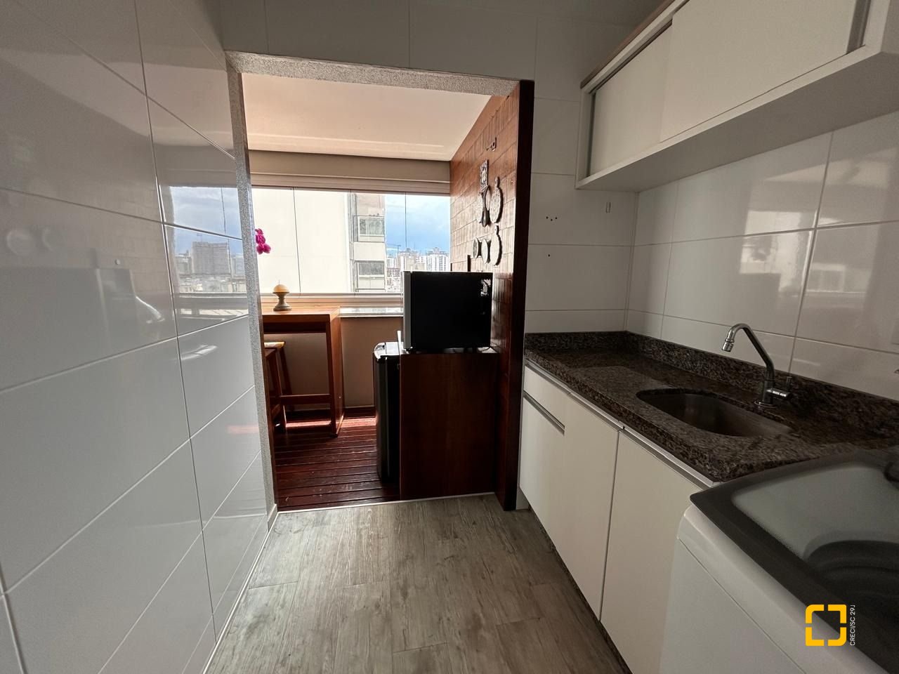 Apartamento com 85m², 3 quartos (sendo 1 suíte), 1 garagem, no bairro Kobrasol em São José