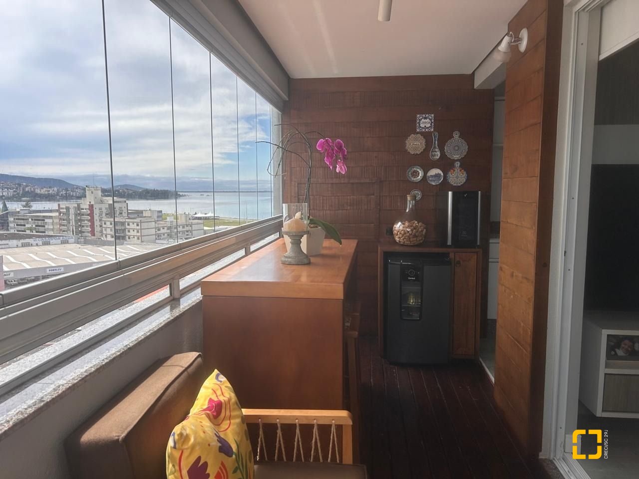 Apartamento com 85m², 3 quartos (sendo 1 suíte), 1 garagem, no bairro Kobrasol em São José