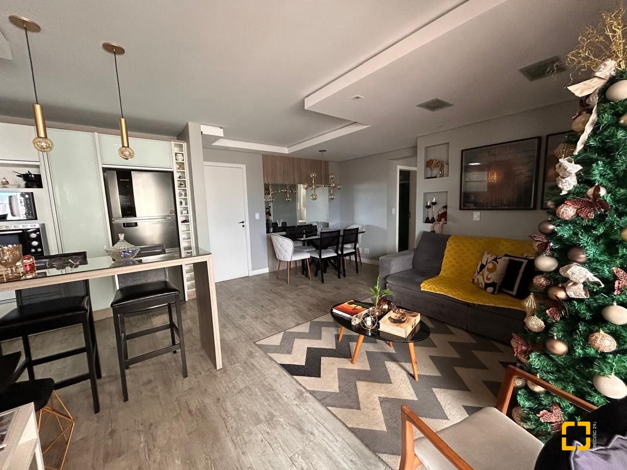 Apartamento com 85m², 3 quartos (sendo 1 suíte), 1 garagem, no bairro Kobrasol em São José