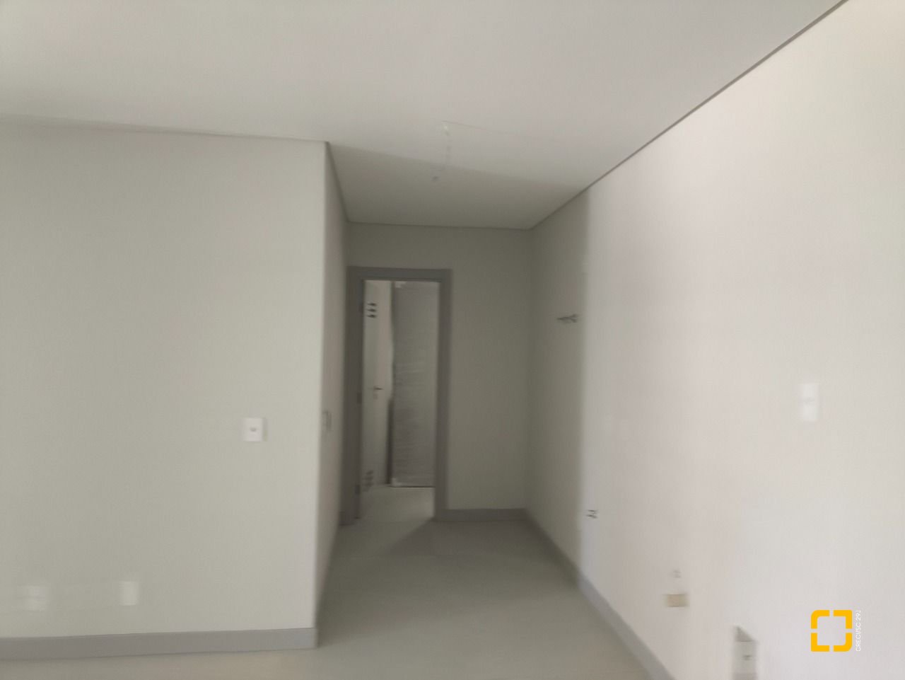 Apartamento com 122m², 6 quartos (sendo 3 suítes), 2 garagens, no bairro Centro em Florianópolis
