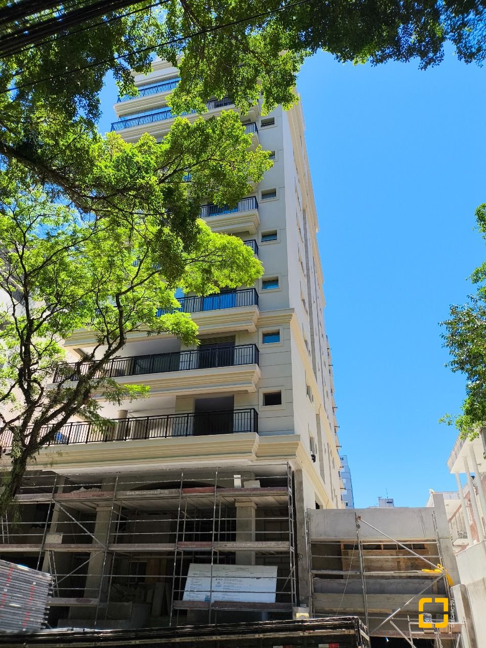 Apartamento com 122m², 6 quartos (sendo 3 suítes), 2 garagens, no bairro Centro em Florianópolis