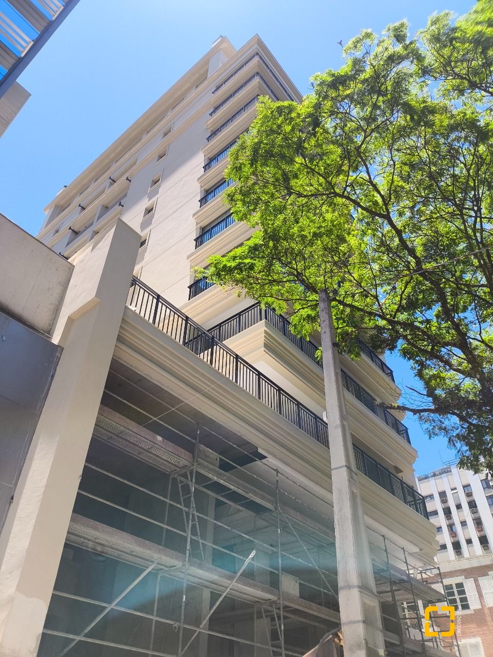 Apartamento com 122m², 6 quartos (sendo 3 suítes), 2 garagens, no bairro Centro em Florianópolis