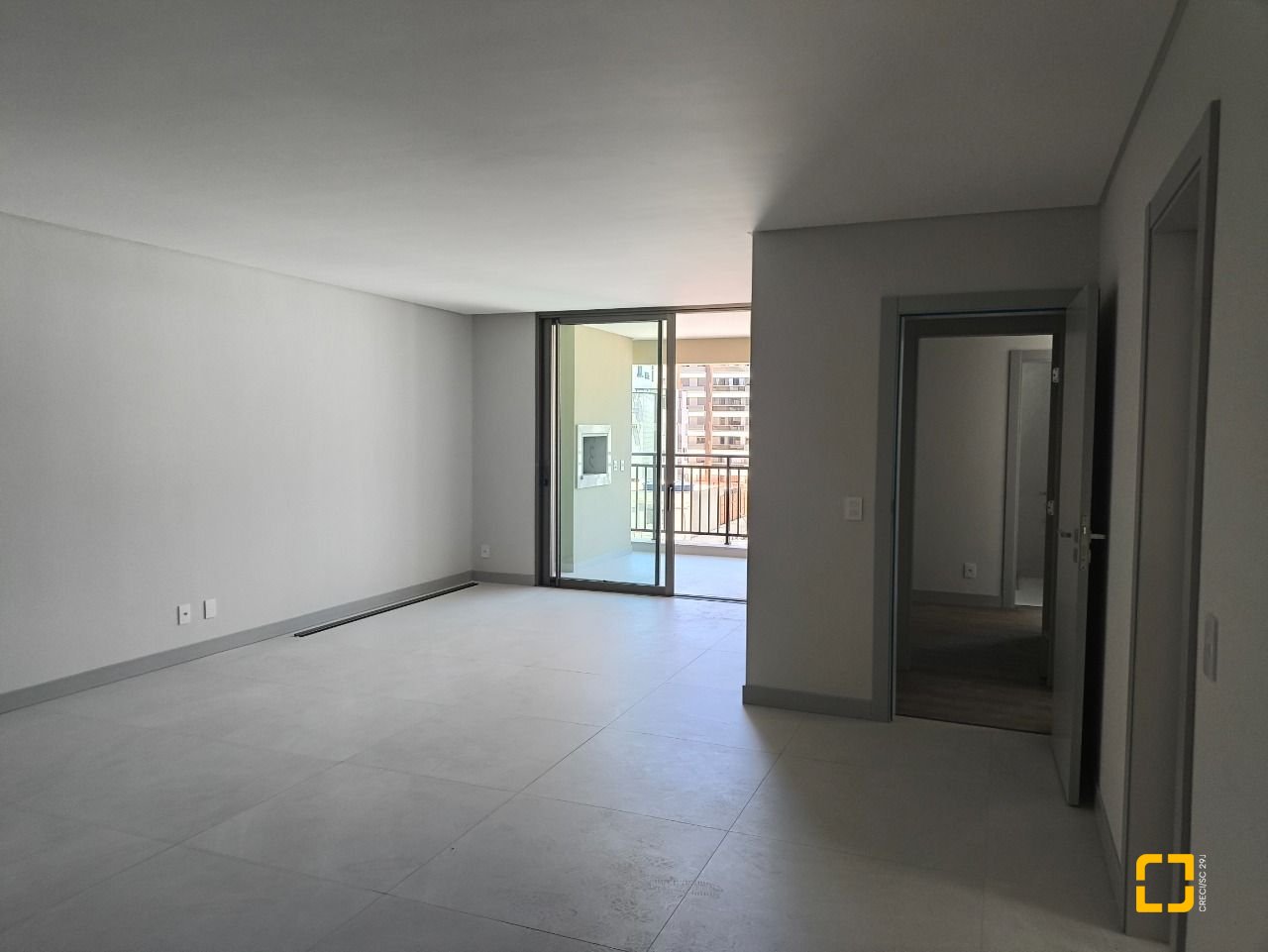 Apartamento com 122m², 6 quartos (sendo 3 suítes), 2 garagens, no bairro Centro em Florianópolis