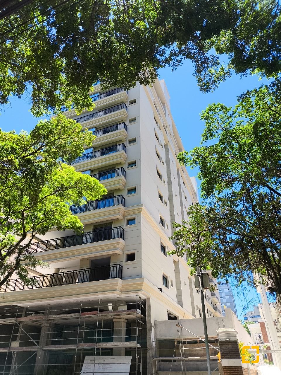 Apartamento com 122m², 6 quartos (sendo 3 suítes), 2 garagens, no bairro Centro em Florianópolis