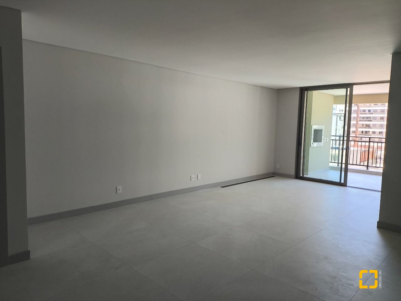 Apartamento com 122m², 6 quartos (sendo 3 suítes), 2 garagens, no bairro Centro em Florianópolis