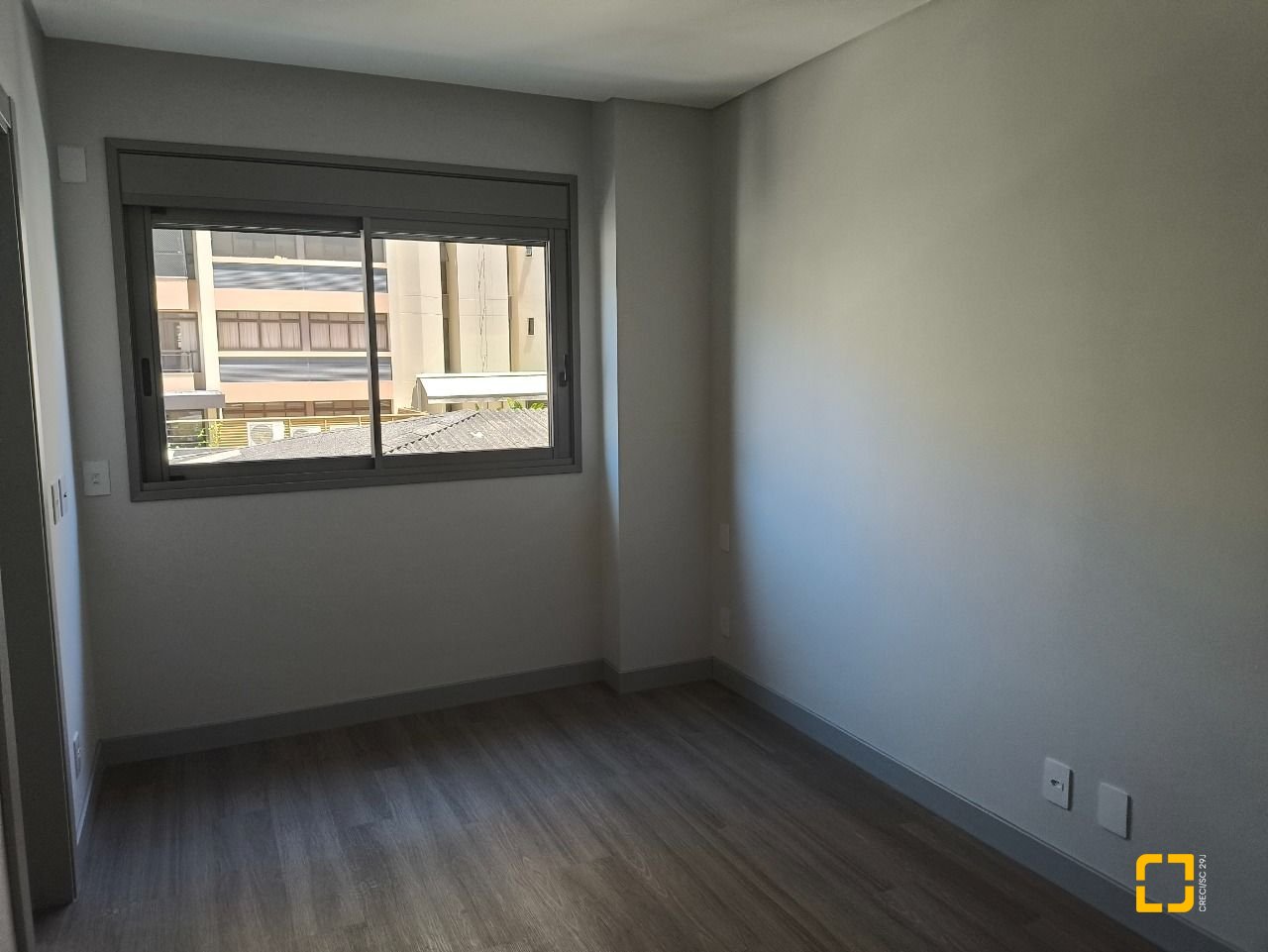 Apartamento com 122m², 6 quartos (sendo 3 suítes), 2 garagens, no bairro Centro em Florianópolis