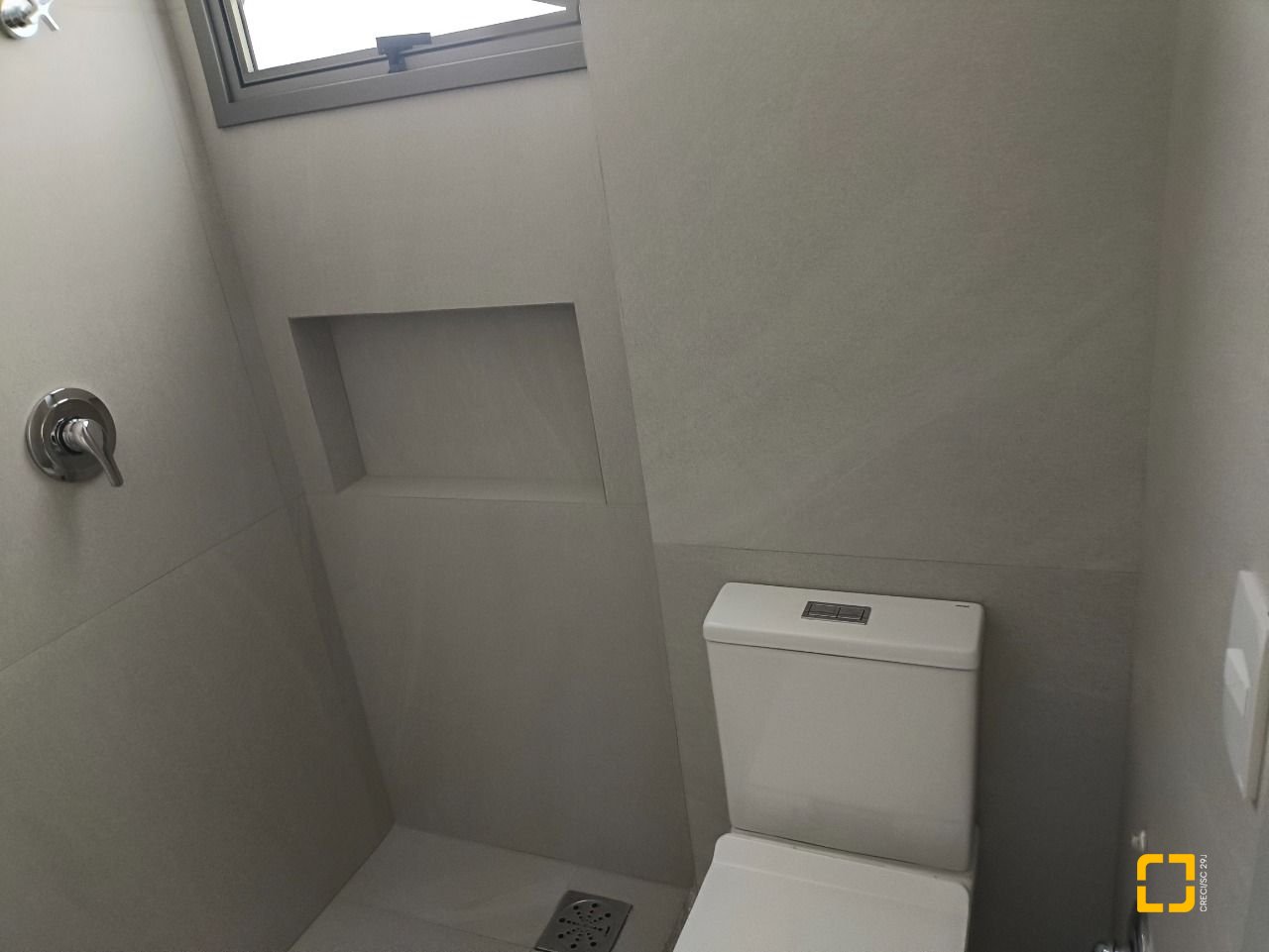 Apartamento com 122m², 6 quartos (sendo 3 suítes), 2 garagens, no bairro Centro em Florianópolis