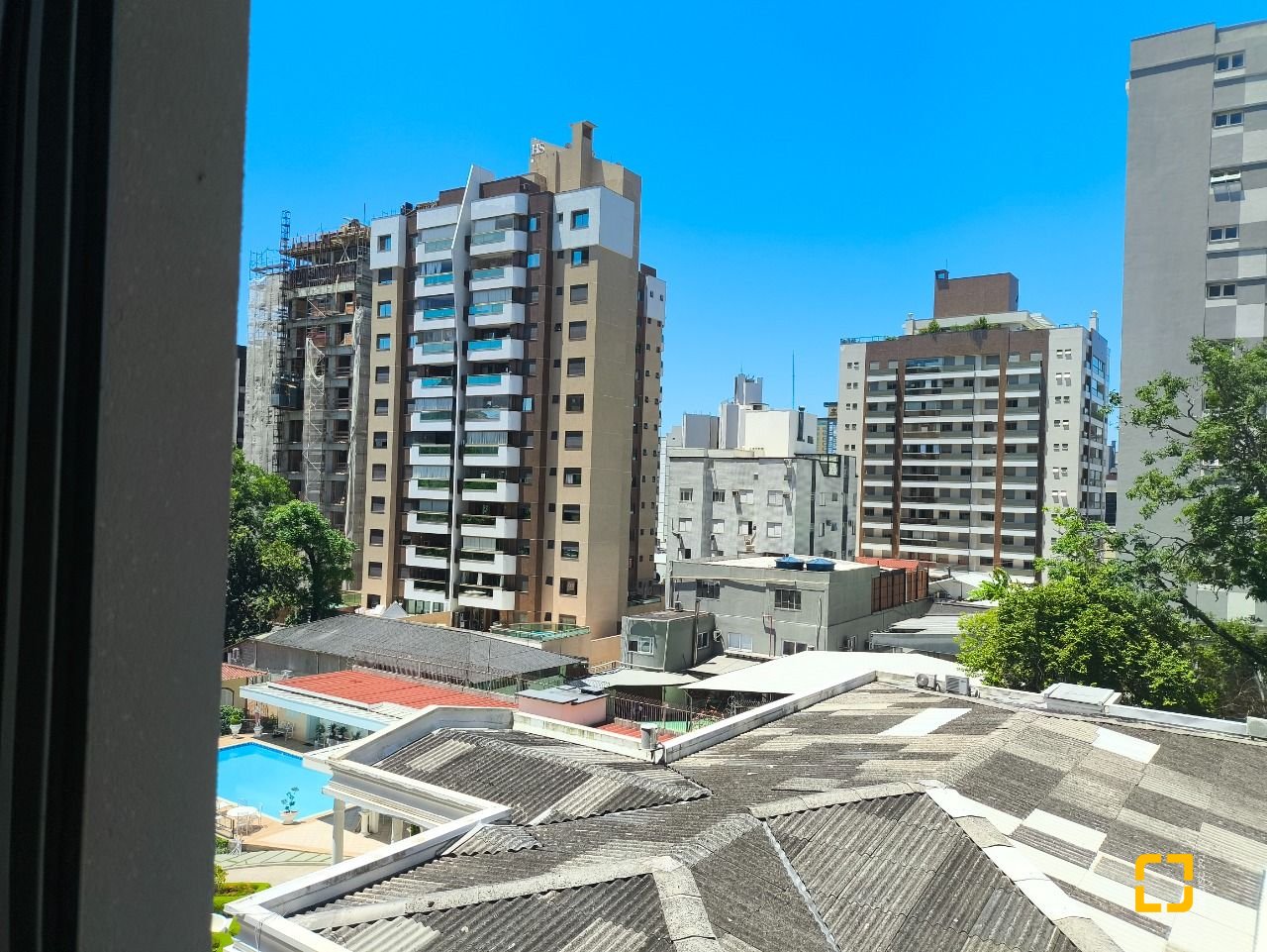 Apartamento com 122m², 6 quartos (sendo 3 suítes), 2 garagens, no bairro Centro em Florianópolis