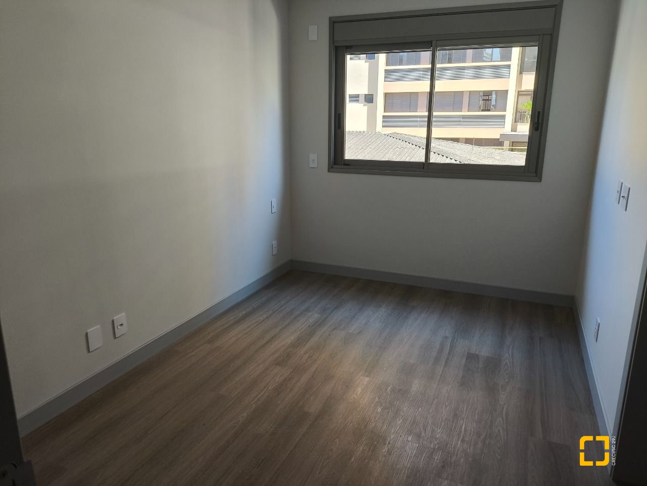 Apartamento com 122m², 6 quartos (sendo 3 suítes), 2 garagens, no bairro Centro em Florianópolis