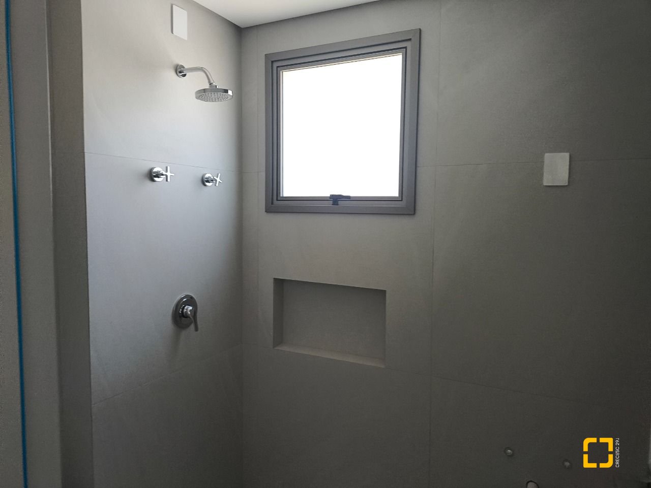 Apartamento com 122m², 6 quartos (sendo 3 suítes), 2 garagens, no bairro Centro em Florianópolis