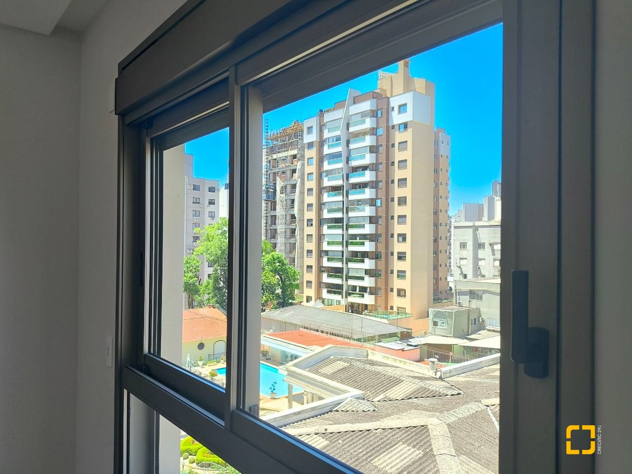 Apartamento com 122m², 6 quartos (sendo 3 suítes), 2 garagens, no bairro Centro em Florianópolis