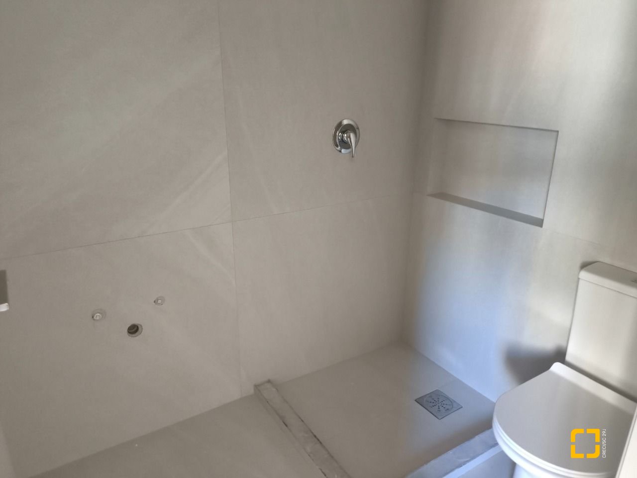 Apartamento com 122m², 6 quartos (sendo 3 suítes), 2 garagens, no bairro Centro em Florianópolis