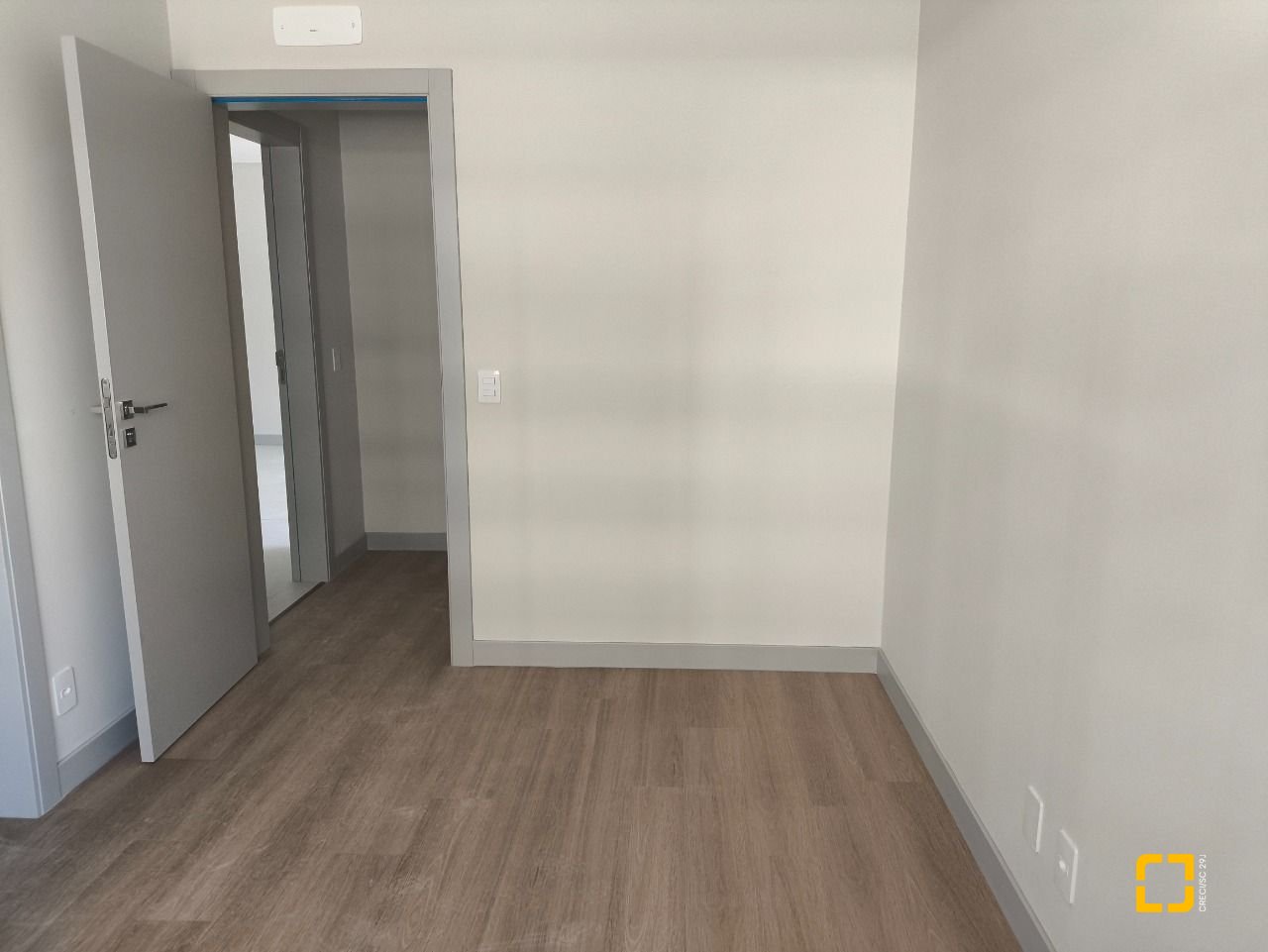 Apartamento com 122m², 6 quartos (sendo 3 suítes), 2 garagens, no bairro Centro em Florianópolis