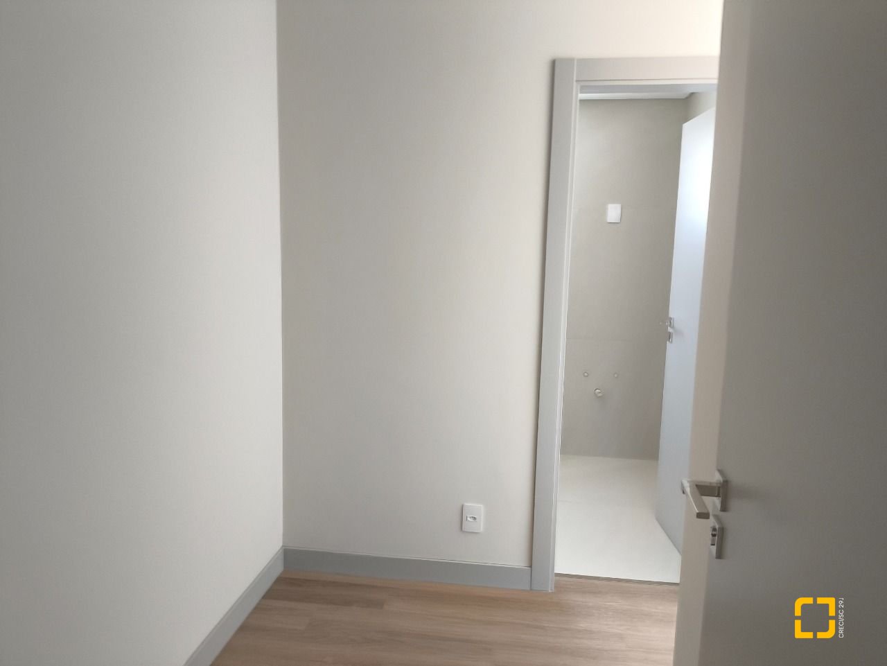 Apartamento com 122m², 6 quartos (sendo 3 suítes), 2 garagens, no bairro Centro em Florianópolis