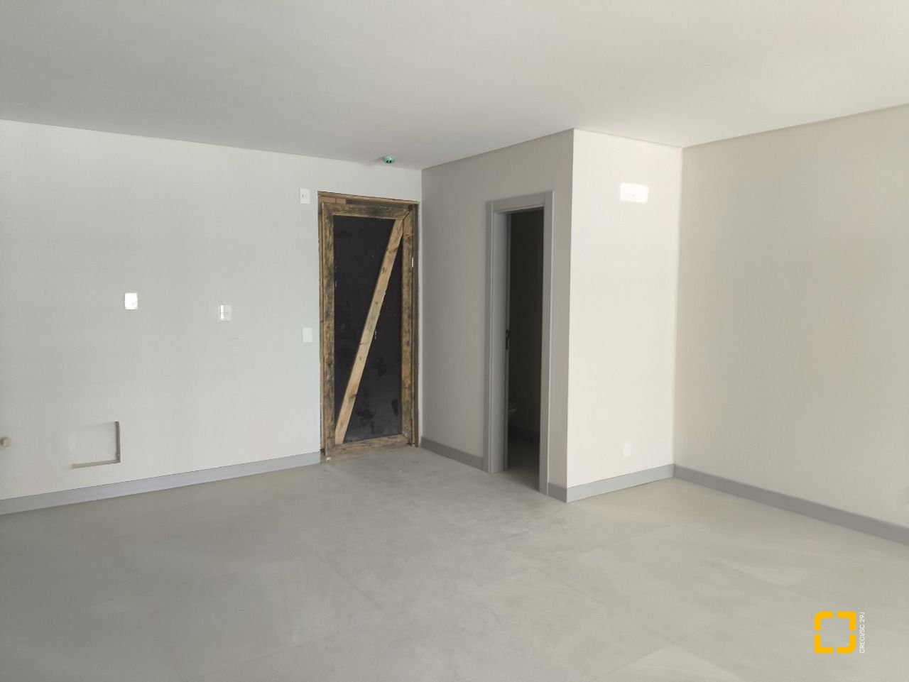 Apartamento com 122m², 6 quartos (sendo 3 suítes), 2 garagens, no bairro Centro em Florianópolis