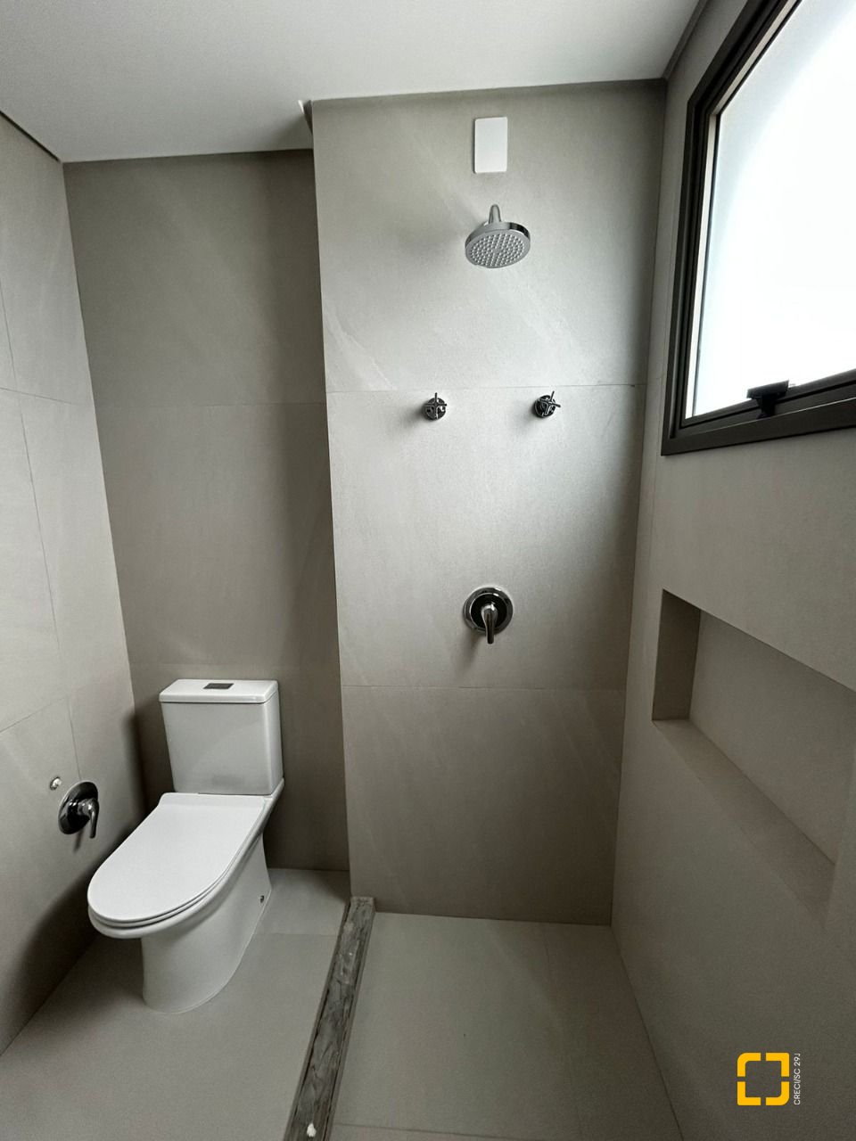 Apartamento com 122m², 6 quartos (sendo 3 suítes), 2 garagens, no bairro Centro em Florianópolis