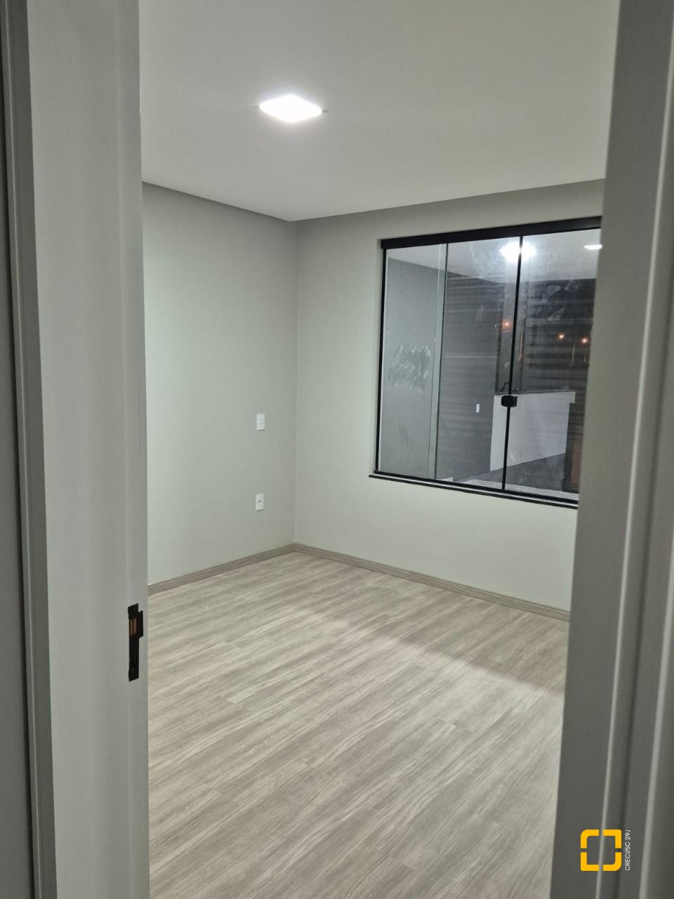 Casa com 113m², 3 quartos (sendo 1 suíte), 2 garagens, no bairro Forquilhas em São José