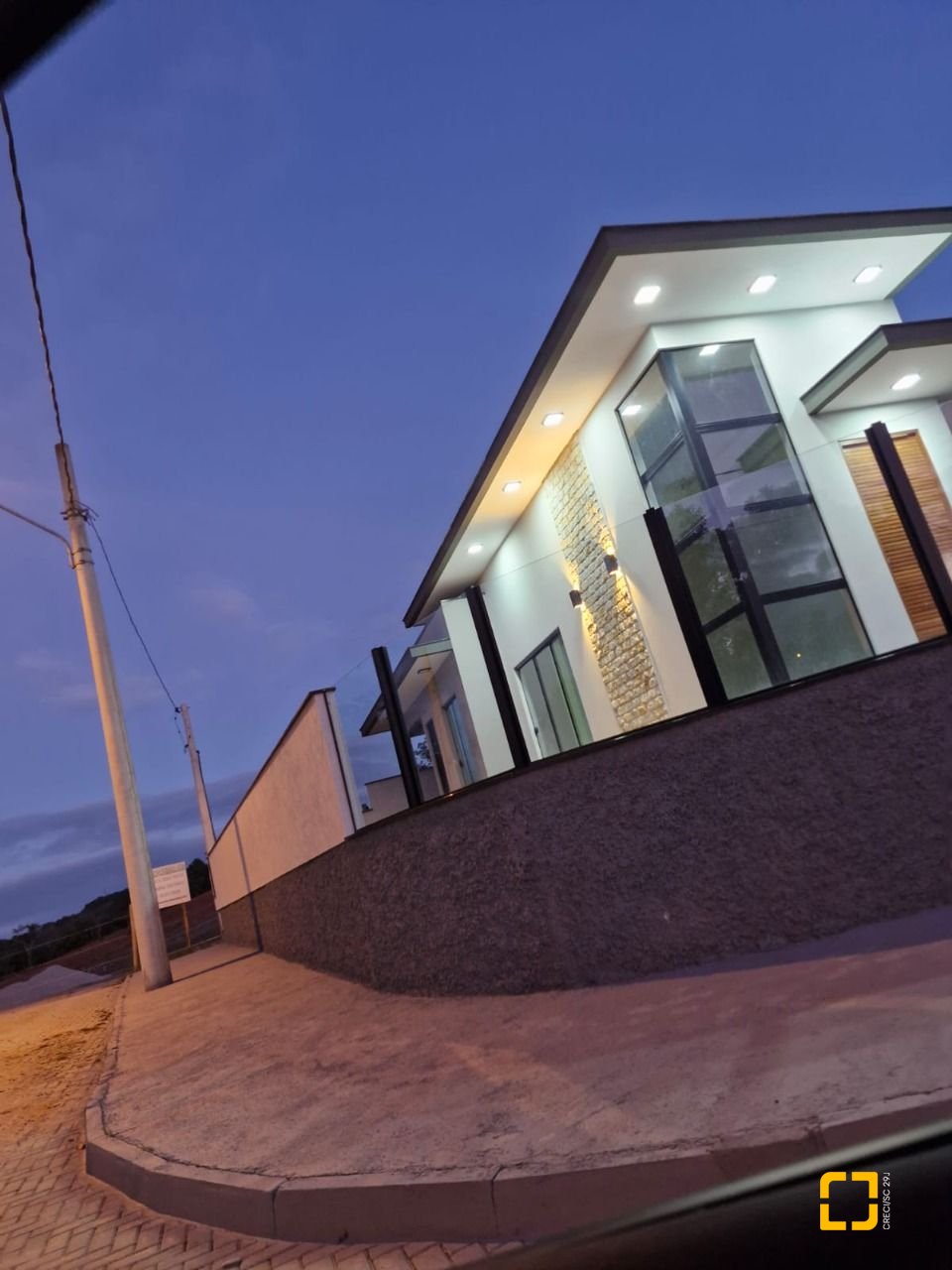Casa com 113m², 3 quartos (sendo 1 suíte), 2 garagens, no bairro Forquilhas em São José