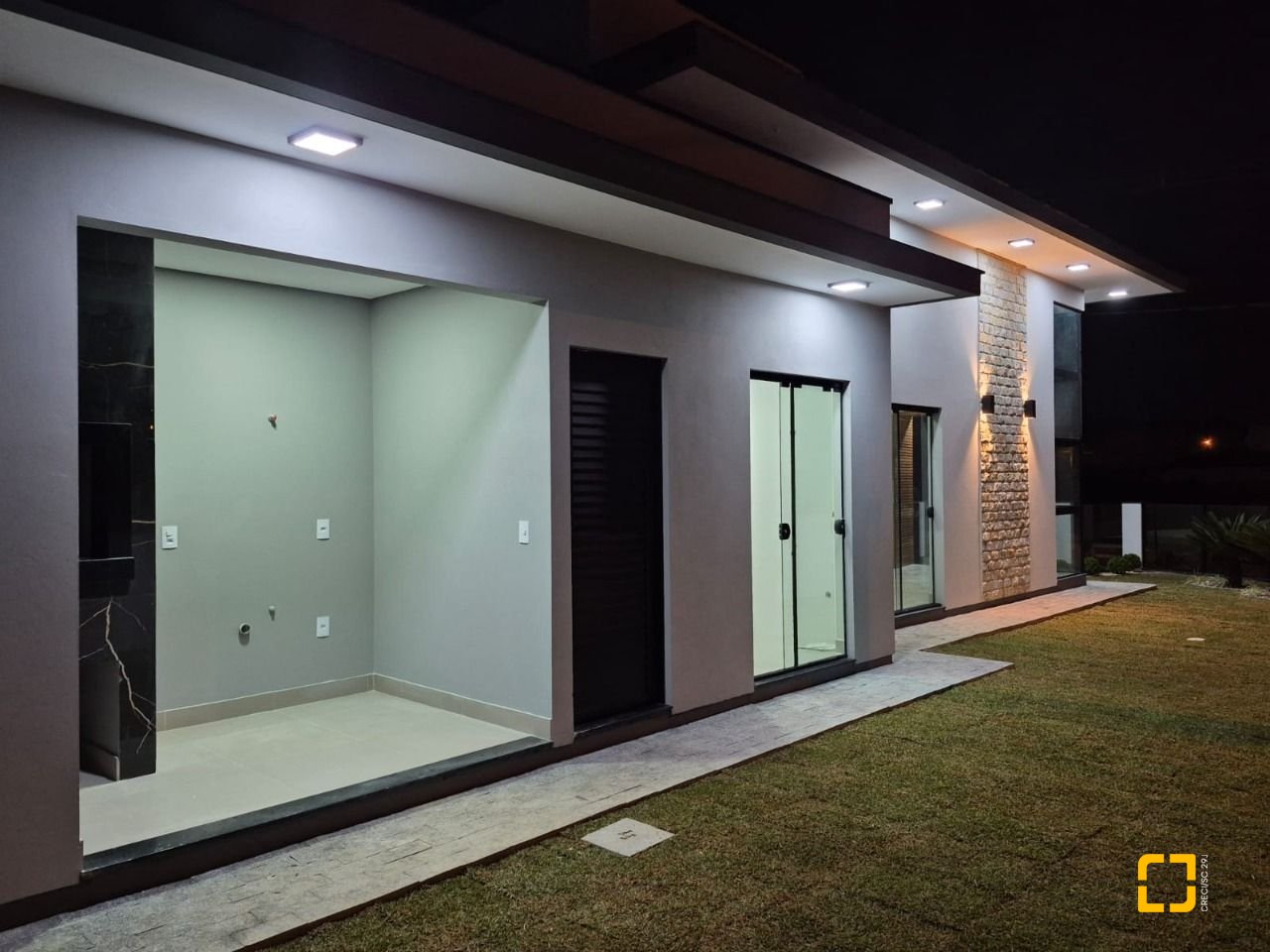 Casa com 113m², 3 quartos (sendo 1 suíte), 2 garagens, no bairro Forquilhas em São José