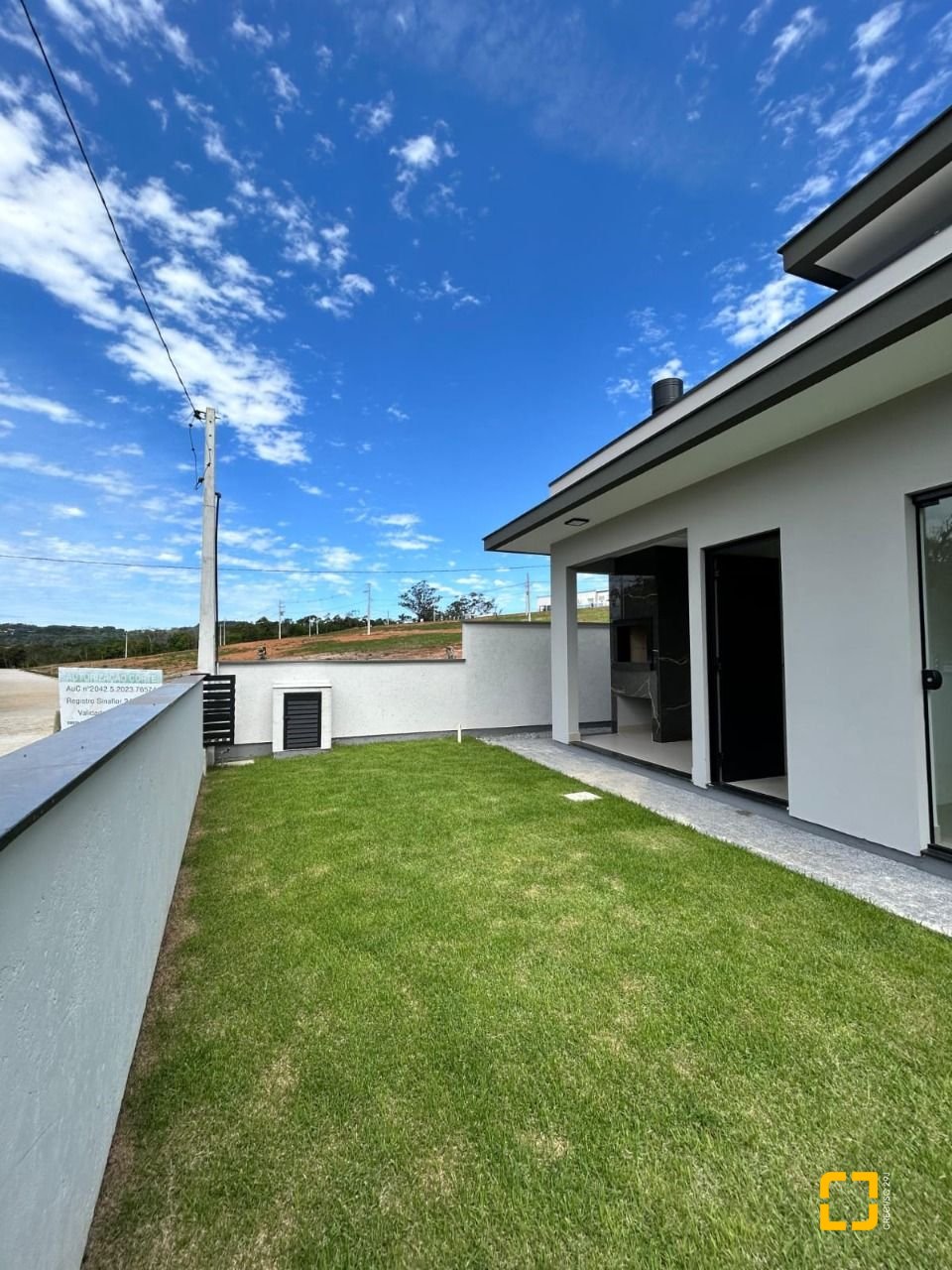 Casa com 113m², 3 quartos (sendo 1 suíte), 2 garagens, no bairro Forquilhas em São José