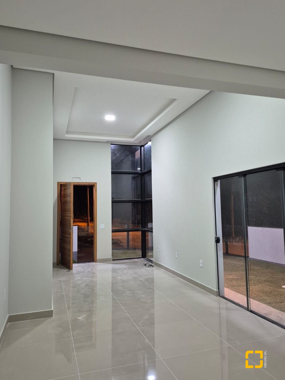 Casa com 113m², 3 quartos (sendo 1 suíte), 2 garagens, no bairro Forquilhas em São José
