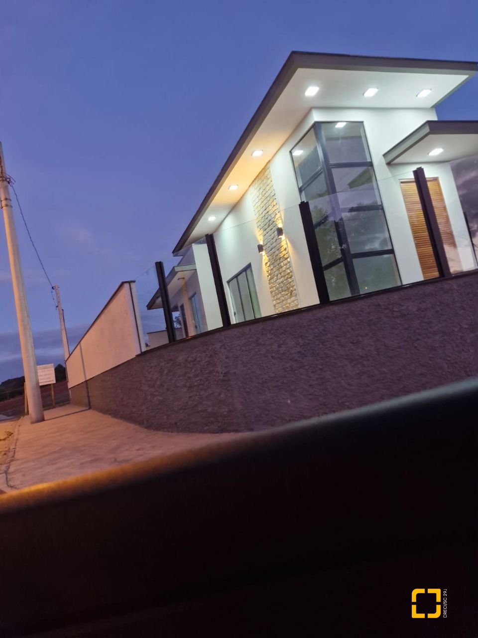 Casa com 113m², 3 quartos (sendo 1 suíte), 2 garagens, no bairro Forquilhas em São José