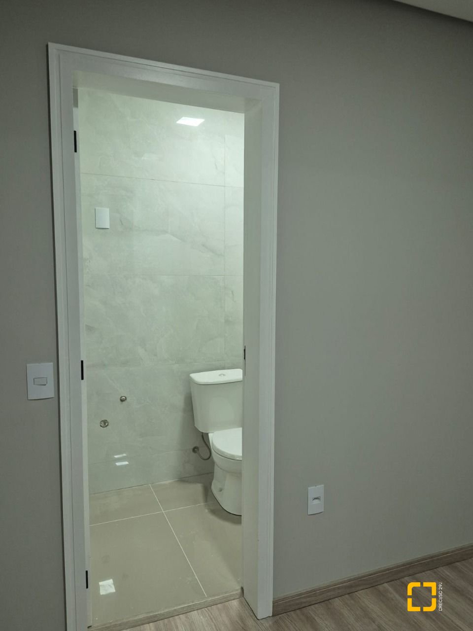 Casa com 113m², 3 quartos (sendo 1 suíte), 2 garagens, no bairro Forquilhas em São José