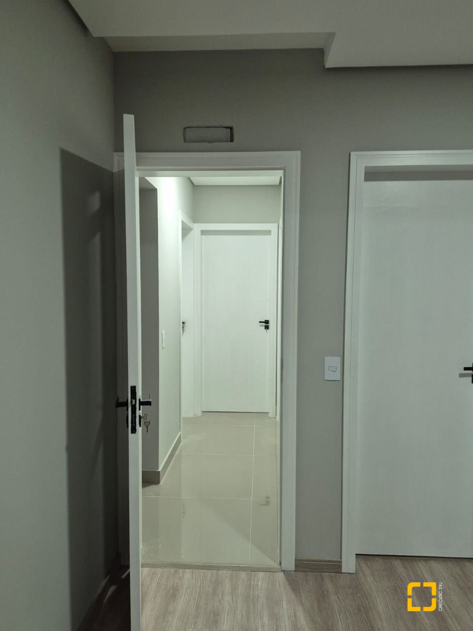 Casa com 113m², 3 quartos (sendo 1 suíte), 2 garagens, no bairro Forquilhas em São José