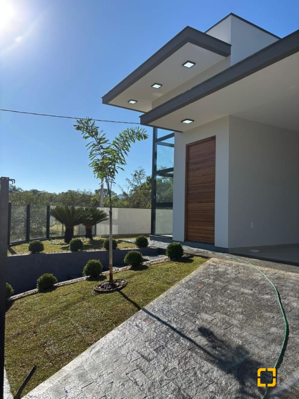 Casa com 113m², 3 quartos (sendo 1 suíte), 2 garagens, no bairro Forquilhas em São José