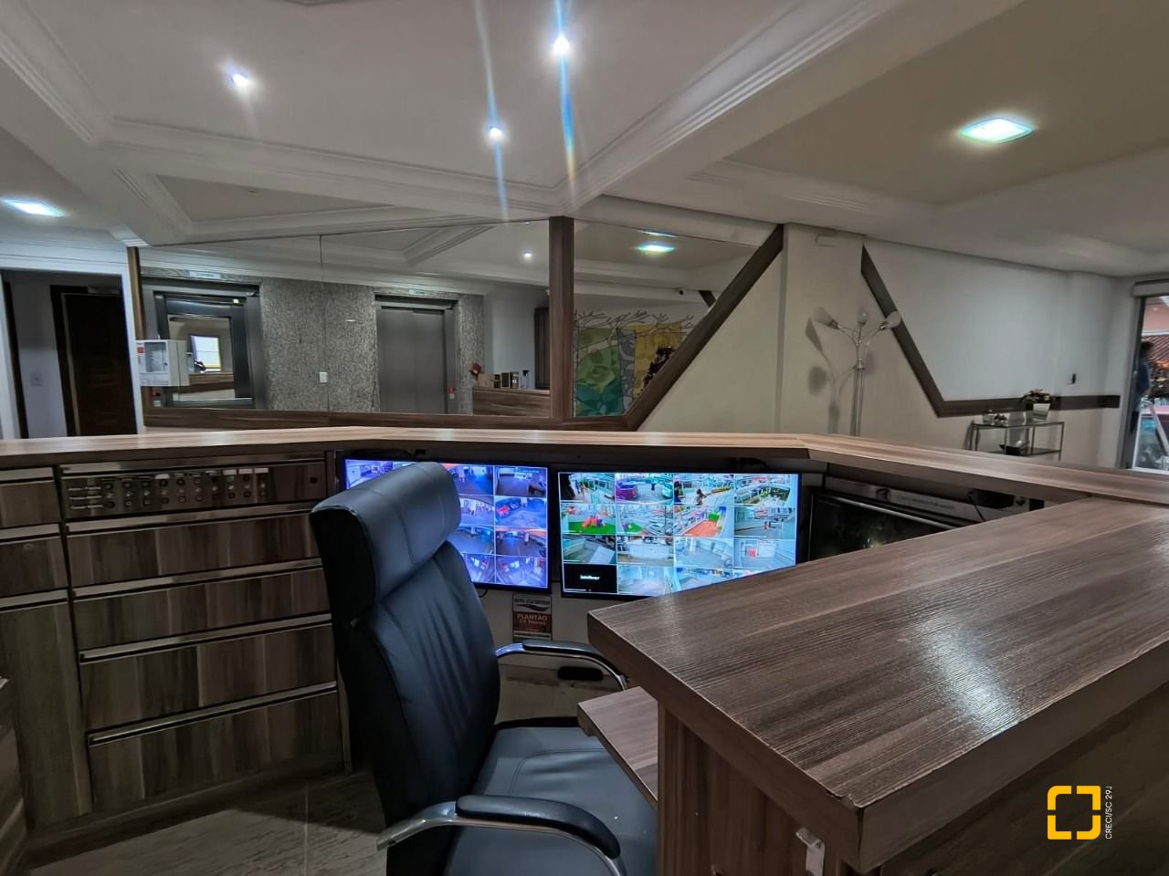 Cobertura com 459m², 4 quartos (sendo 2 suítes), 3 garagens, no bairro Campinas em São José