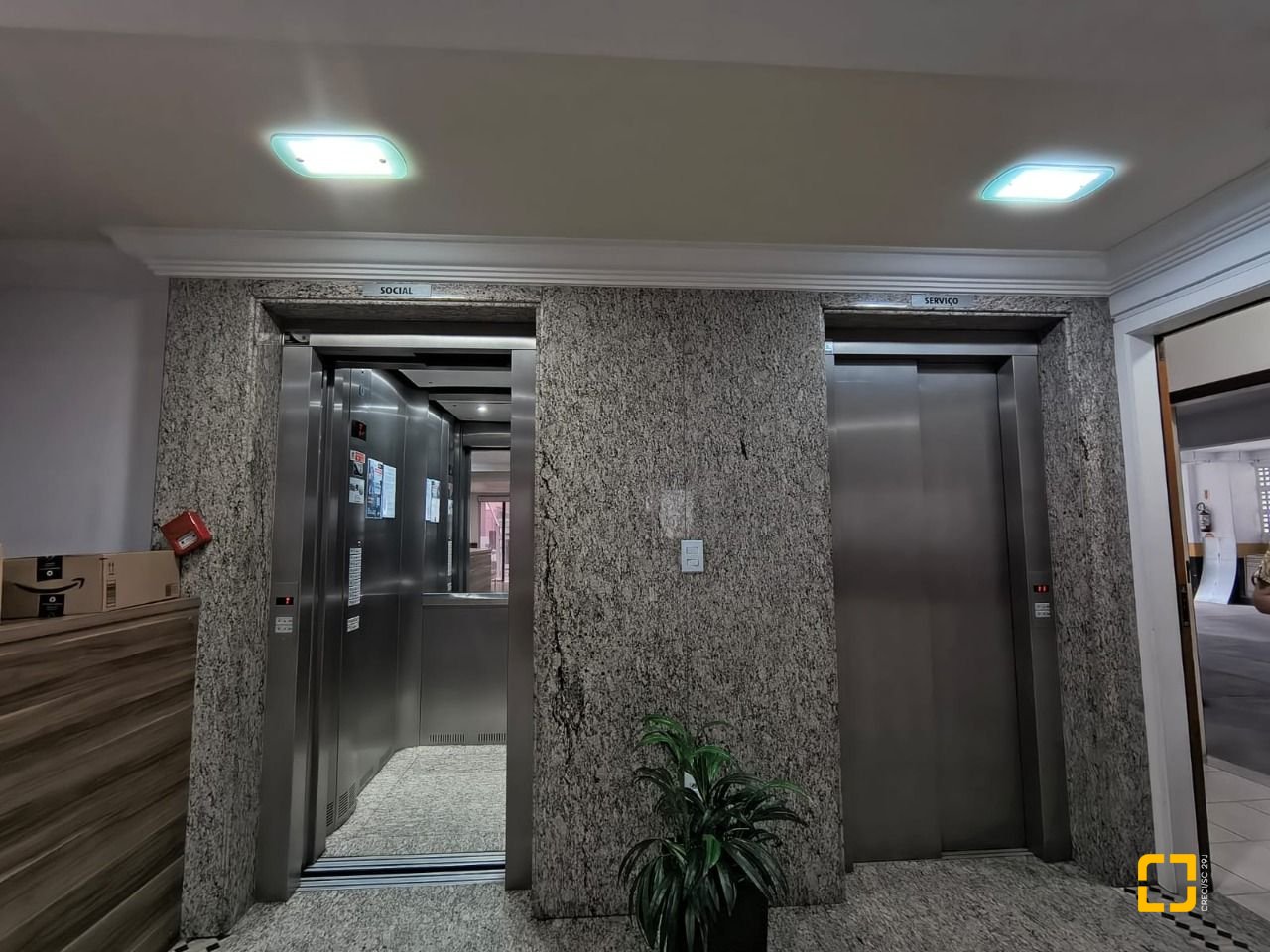 Cobertura com 459m², 4 quartos (sendo 2 suítes), 3 garagens, no bairro Campinas em São José