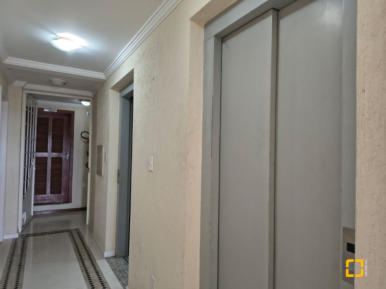 Cobertura com 459m², 4 quartos (sendo 2 suítes), 3 garagens, no bairro Campinas em São José