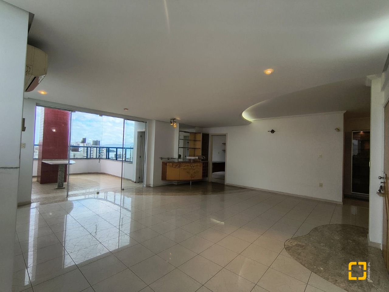 Cobertura com 459m², 4 quartos (sendo 2 suítes), 3 garagens, no bairro Campinas em São José