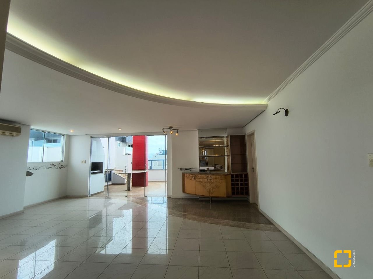 Cobertura com 459m², 4 quartos (sendo 2 suítes), 3 garagens, no bairro Campinas em São José