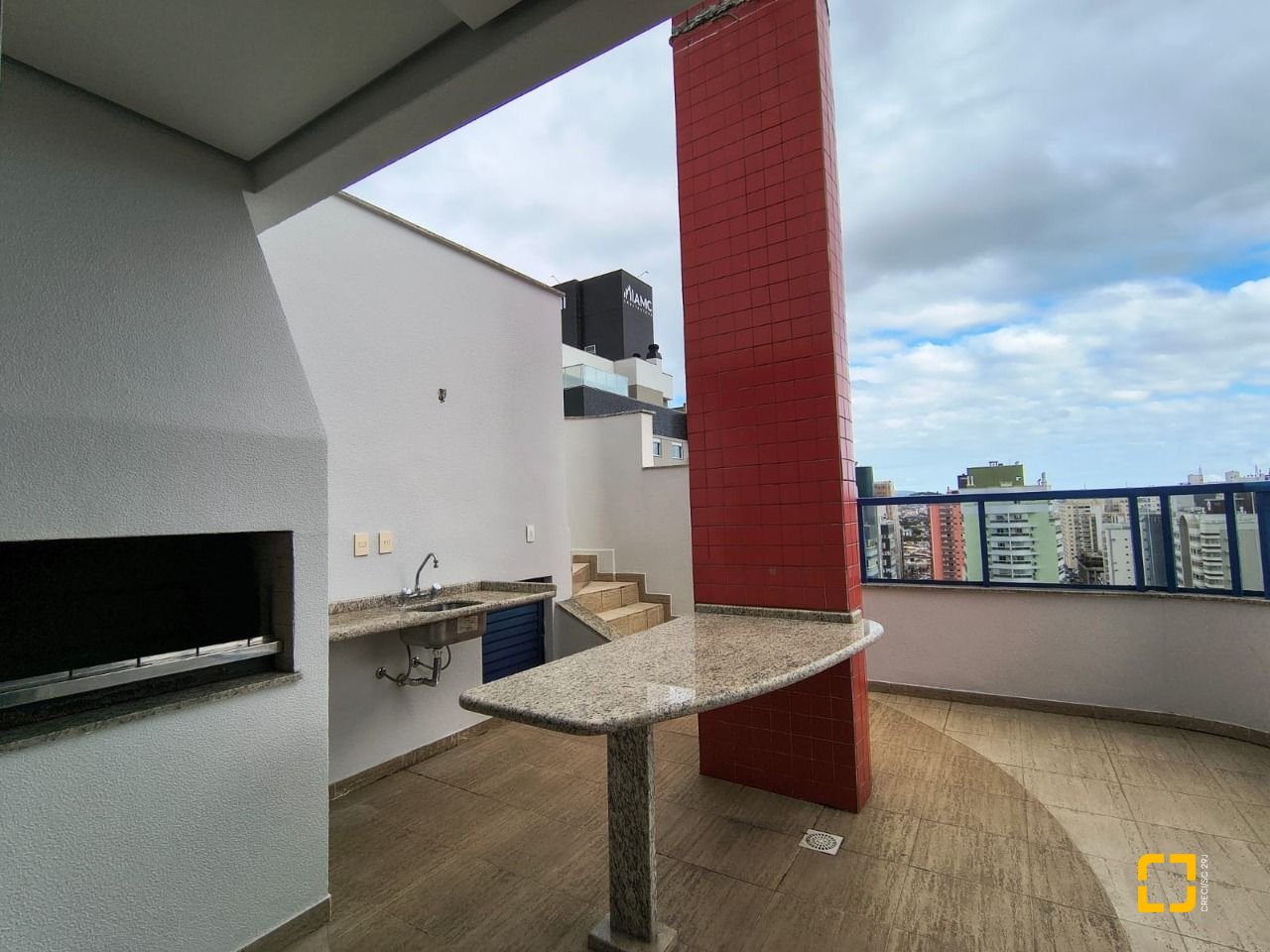 Cobertura com 459m², 4 quartos (sendo 2 suítes), 3 garagens, no bairro Campinas em São José