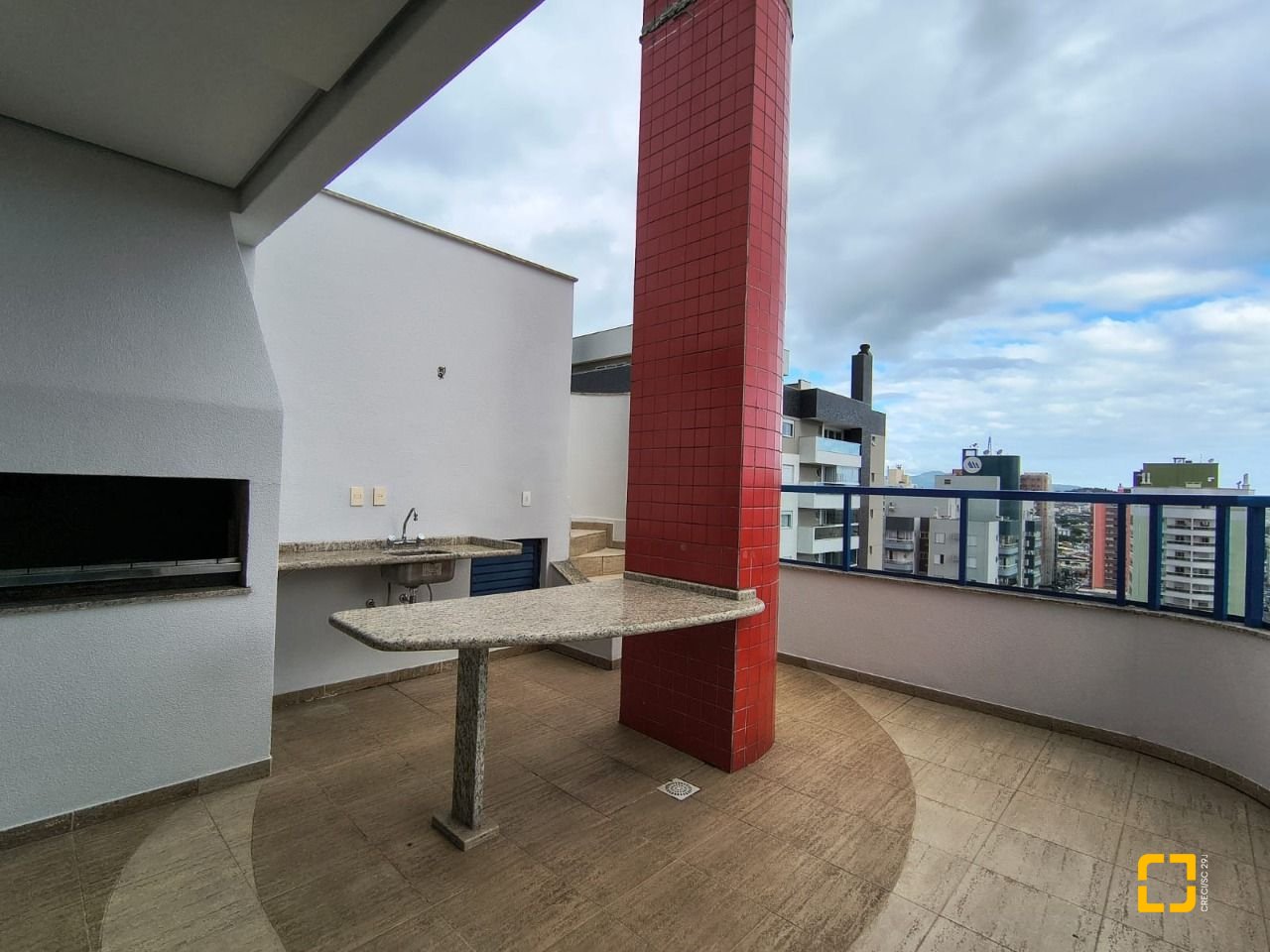 Cobertura com 459m², 4 quartos (sendo 2 suítes), 3 garagens, no bairro Campinas em São José