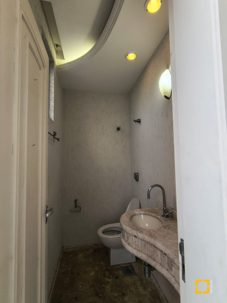 Cobertura com 459m², 4 quartos (sendo 2 suítes), 3 garagens, no bairro Campinas em São José
