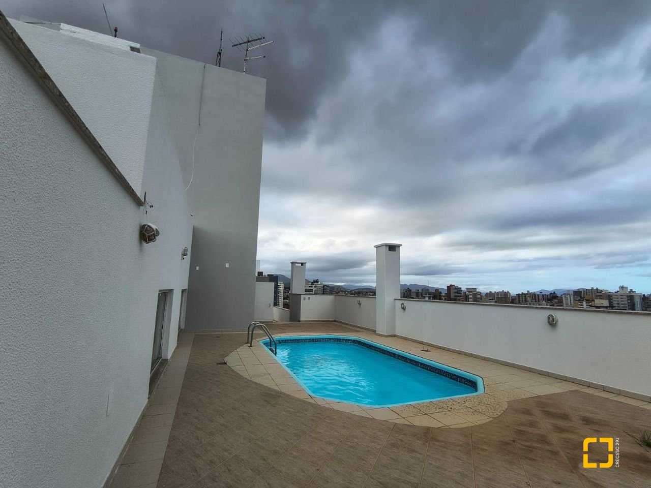 Cobertura com 459m², 4 quartos (sendo 2 suítes), 3 garagens, no bairro Campinas em São José