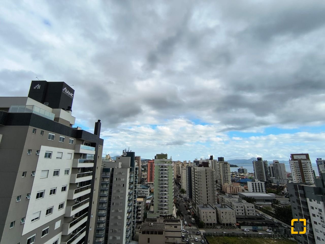 Cobertura com 459m², 4 quartos (sendo 2 suítes), 3 garagens, no bairro Campinas em São José