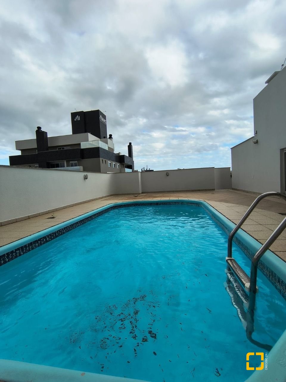 Cobertura com 459m², 4 quartos (sendo 2 suítes), 3 garagens, no bairro Campinas em São José