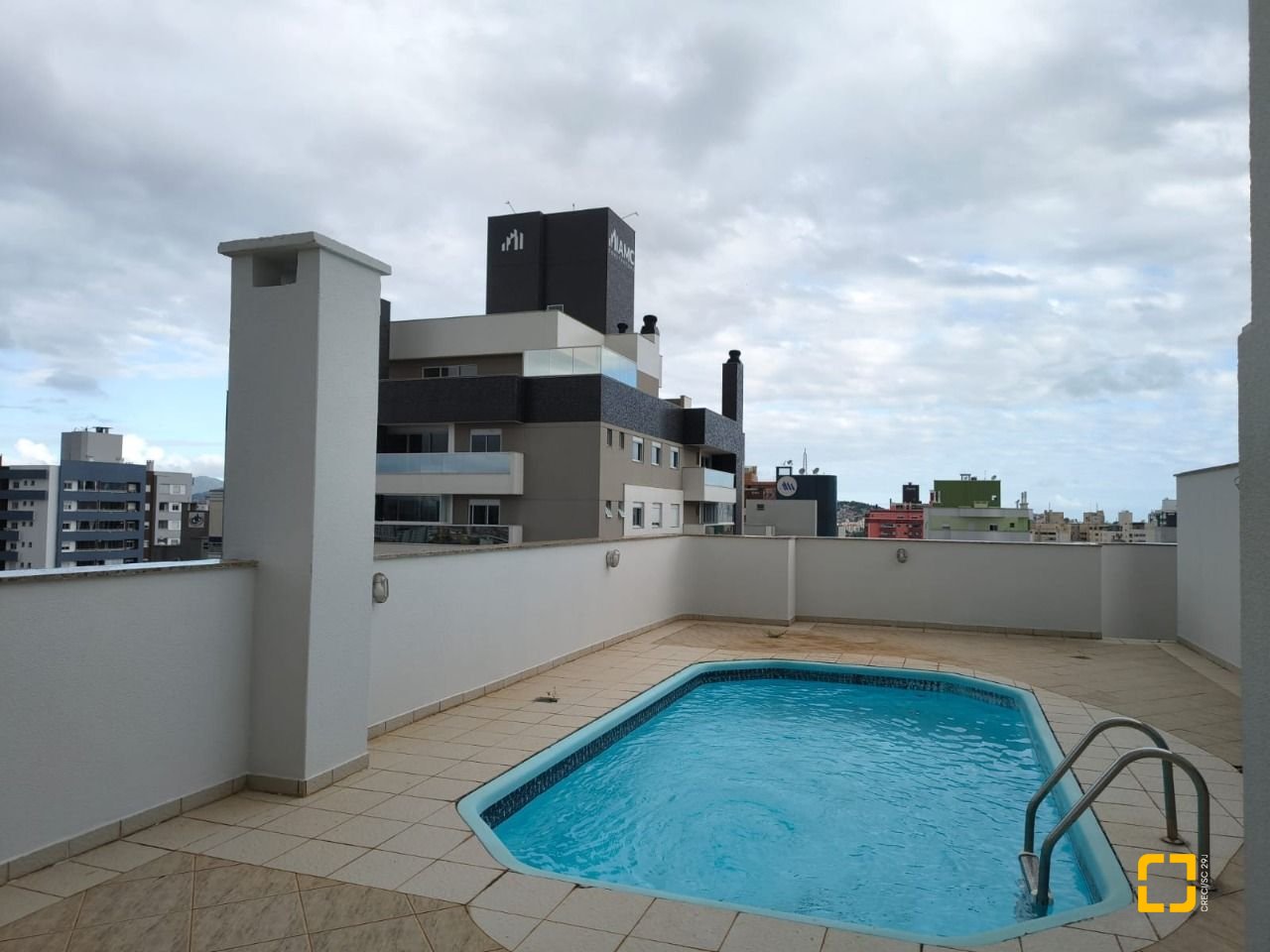 Cobertura com 459m², 4 quartos (sendo 2 suítes), 3 garagens, no bairro Campinas em São José