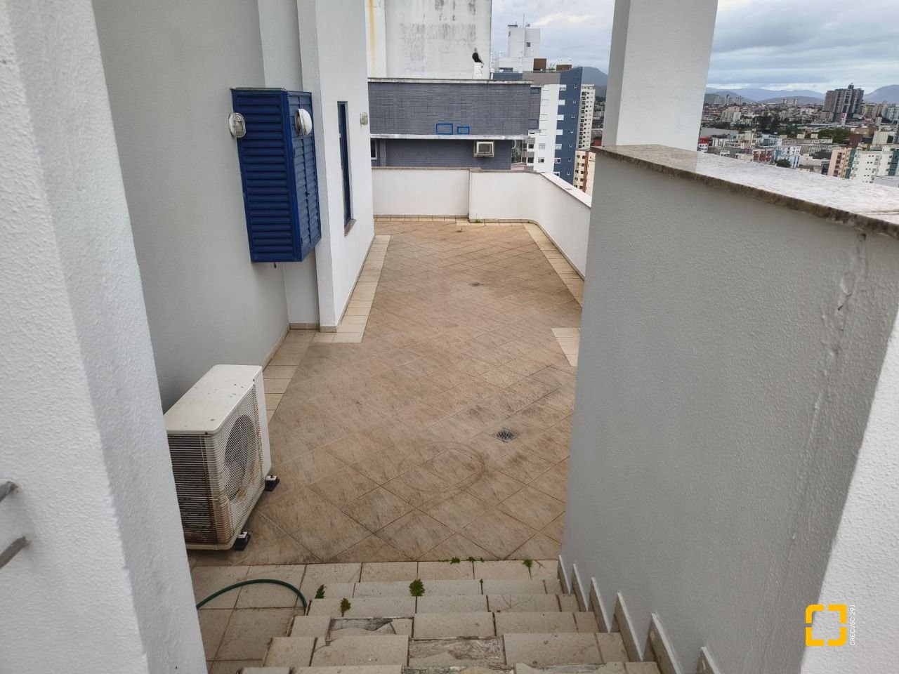 Cobertura com 459m², 4 quartos (sendo 2 suítes), 3 garagens, no bairro Campinas em São José