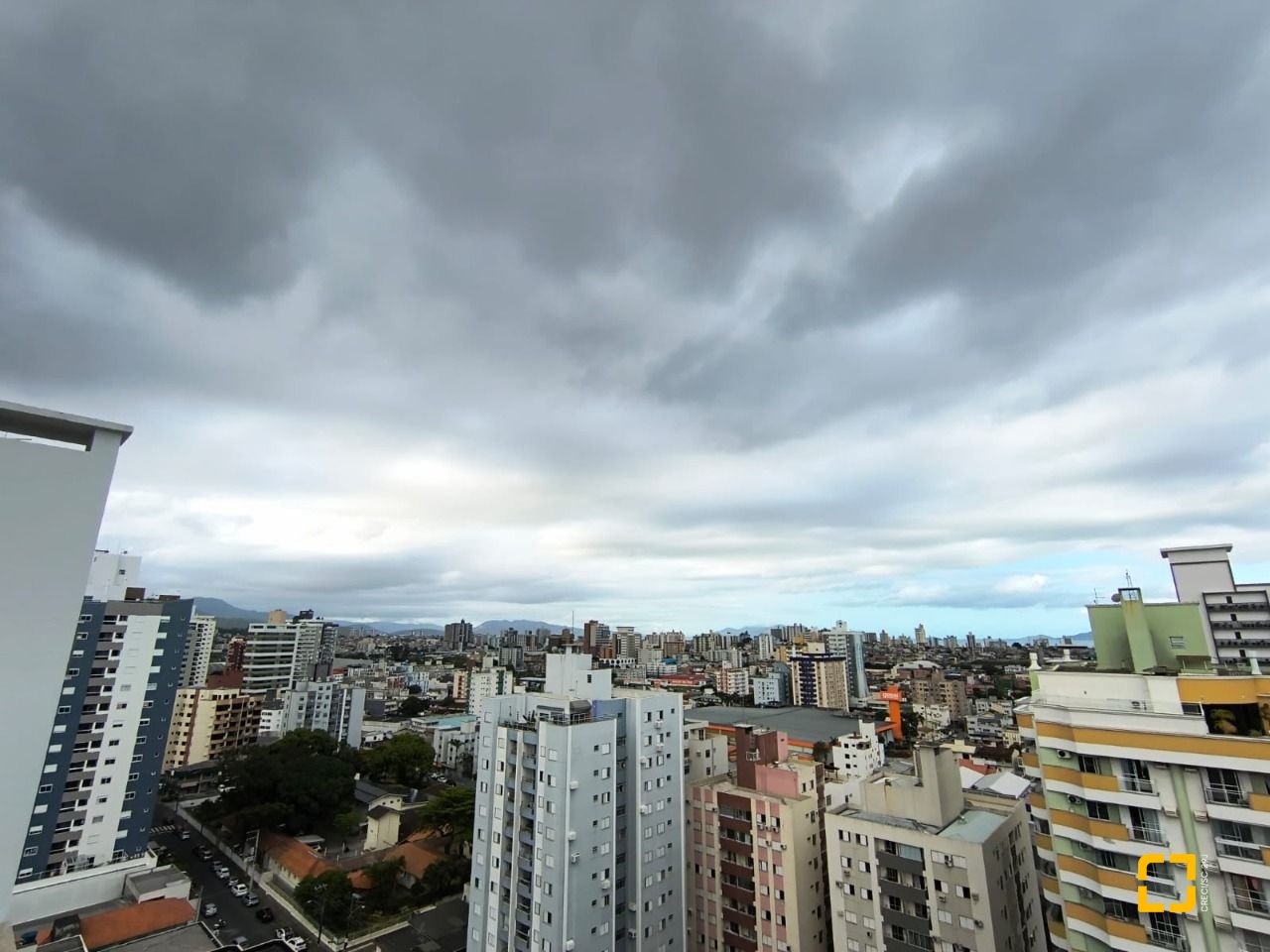 Cobertura com 459m², 4 quartos (sendo 2 suítes), 3 garagens, no bairro Campinas em São José