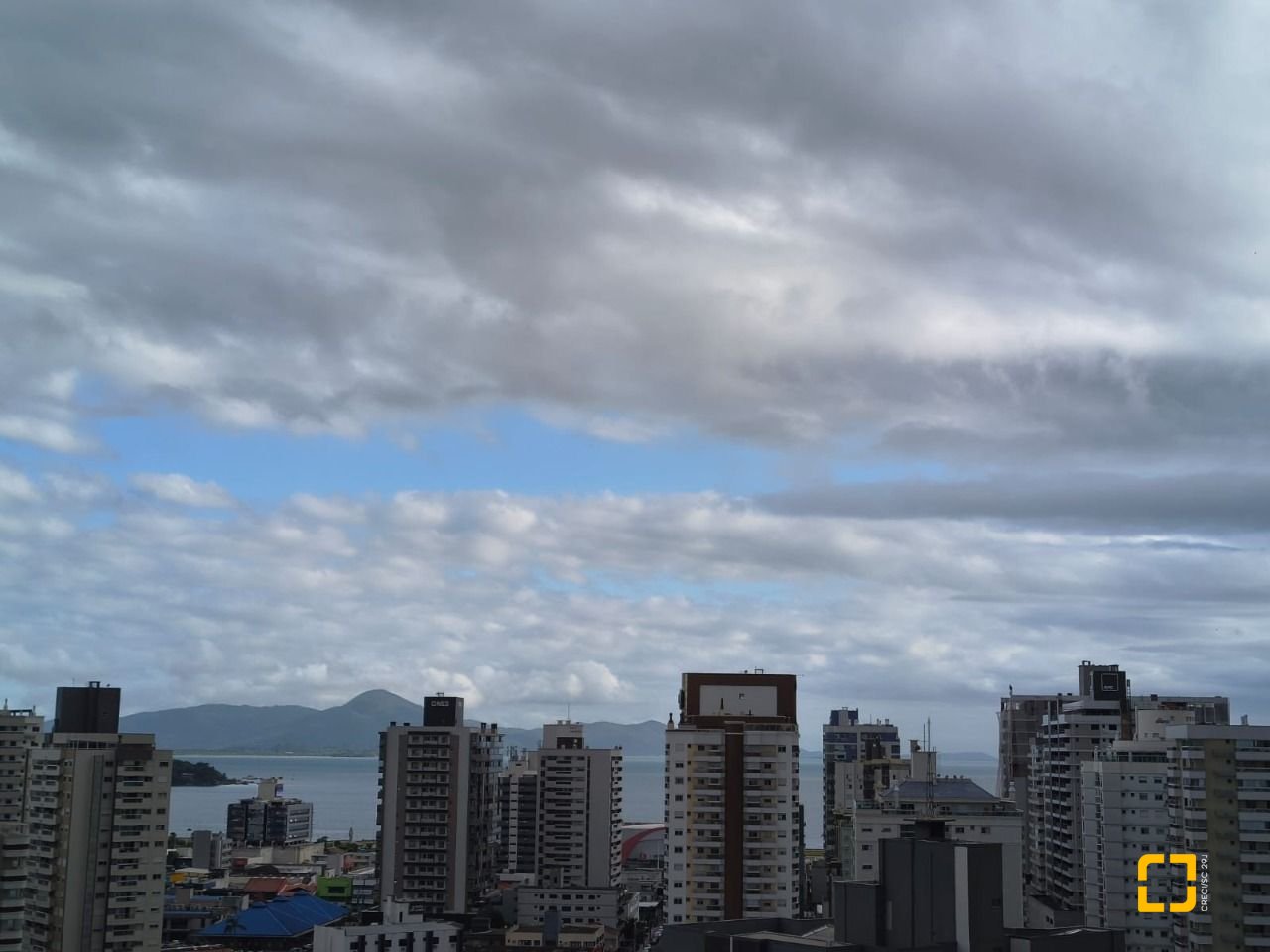 Cobertura com 459m², 4 quartos (sendo 2 suítes), 3 garagens, no bairro Campinas em São José