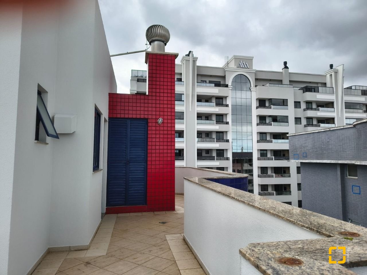 Cobertura com 459m², 4 quartos (sendo 2 suítes), 3 garagens, no bairro Campinas em São José