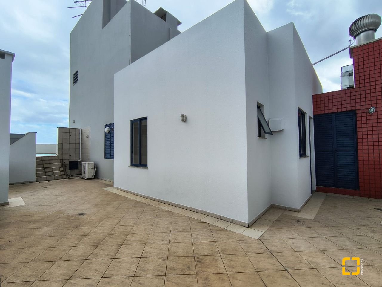 Cobertura com 459m², 4 quartos (sendo 2 suítes), 3 garagens, no bairro Campinas em São José