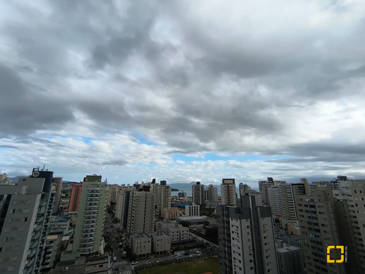 Cobertura com 459m², 4 quartos (sendo 2 suítes), 3 garagens, no bairro Campinas em São José