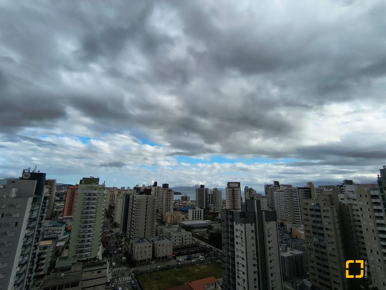 Cobertura com 459m², 4 quartos (sendo 2 suítes), 3 garagens, no bairro Campinas em São José
