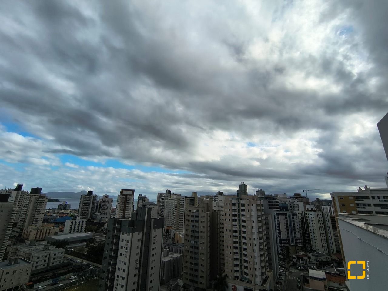 Cobertura com 459m², 4 quartos (sendo 2 suítes), 3 garagens, no bairro Campinas em São José