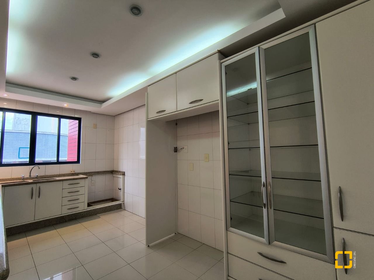 Cobertura com 459m², 4 quartos (sendo 2 suítes), 3 garagens, no bairro Campinas em São José